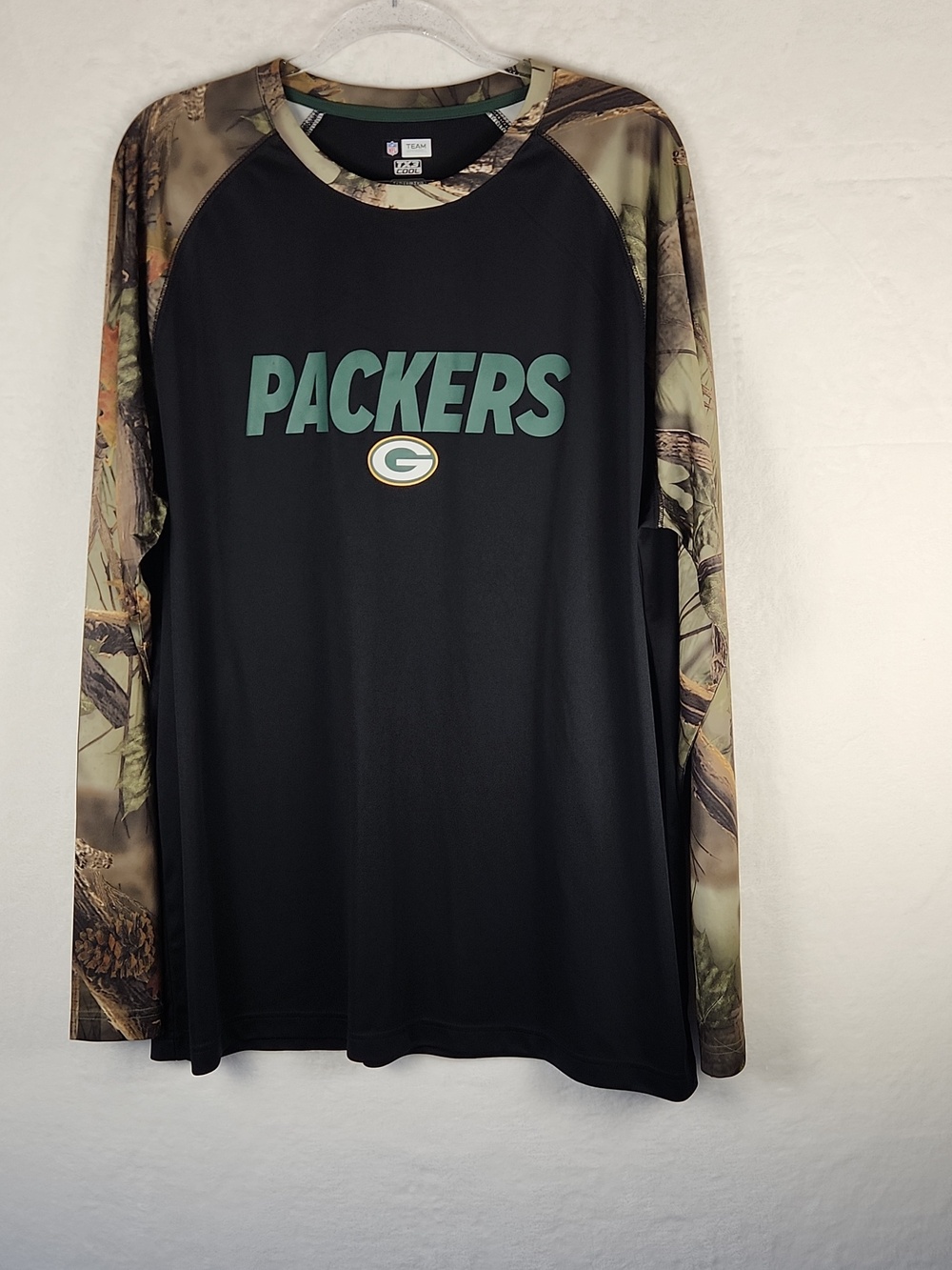 Green Bay Packers NFL Team Apparel TX3 Cool Long Sleeve – Men’s 2XL - Black/Camo
